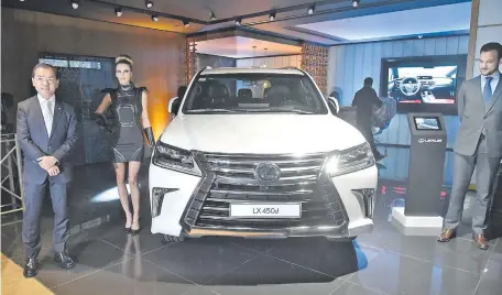  ??  ?? Marcelo Toyotoshi, presidente del Grupo Toyotoshi Paraguay, durante la presentaci­ón de los nuevos modelos de Lexus.