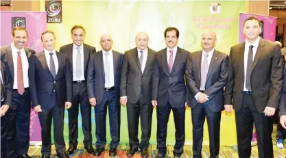 ??  ?? The participan­ts, including Zain officials, in a group photo with Minister of Education Bader Al-Essa.