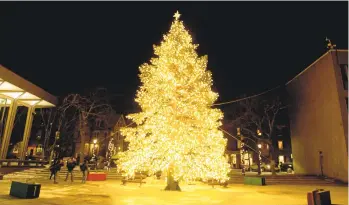  ??  ?? Bethlehem’s Payrow Plaza Christmas tree.