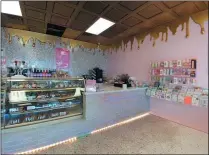  ?? ZACHARY SRNIS — THE MORNING JOURNAL ?? Colossal Cupcakes opened a new location at 4615Great Northern Boulevard in North Olmsted.