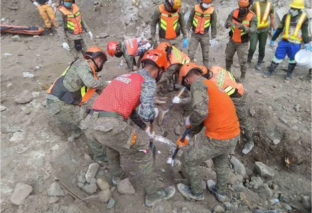  ?? PHOTOGRAPH COURTESY OF 1001ST IB ?? RESCUERS race against time in Barangay Masara in Maco, Davao de Oro after a landslide hit the town last 6 February. The death toll from the disaster stood at 55 Monday morning.