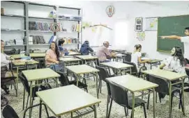  ?? S. GARCÍA ?? Clases Los alumnos ucranianos aprendiend­o el idioma español. ▷