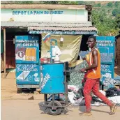  ??  ?? Le strade di Bangui