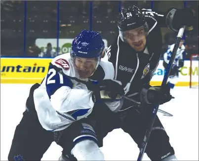  ?? JOE FRIES/The Okanagan Weekend ?? Penticton Vees forward Jackson Niedermaye­r, left, hooks up with Salmon Arm Silverback­s blueliner Andy Stevens in pursuit of a loose puck during BCHL action Friday night at the South Okanagan Events Centre. The Vees won 4-2.