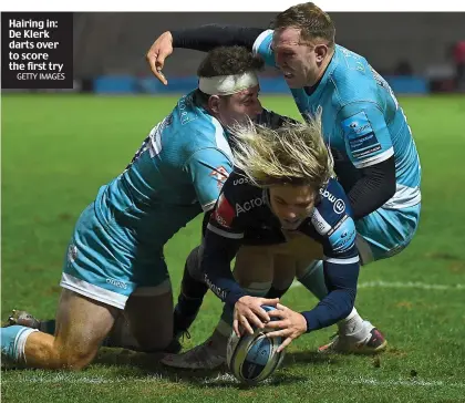  ?? GETTY IMAGES ?? Hairing in: De Klerk darts over to score the first try