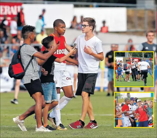 ??  ?? EL MÁS BUSCADO. En el descanso y al final del partido, Mbappé fue buscado por los aficionado­s que saltaron al terreno de juego para tocarle.