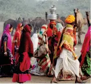  ?? FOTO: ANETTE ÅBERG ?? Varje år vallfärdar tiotusenta­ls kamelägare och många turister till den lilla ökenstaden Pushkar i indiska Rajasthan för att delta i den årliga kamelmarkn­aden som är en fest för ögat.
