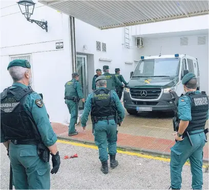 ?? EP ?? Agentes de la Guardia Civil en los juzgados de Barbate (Cádiz)