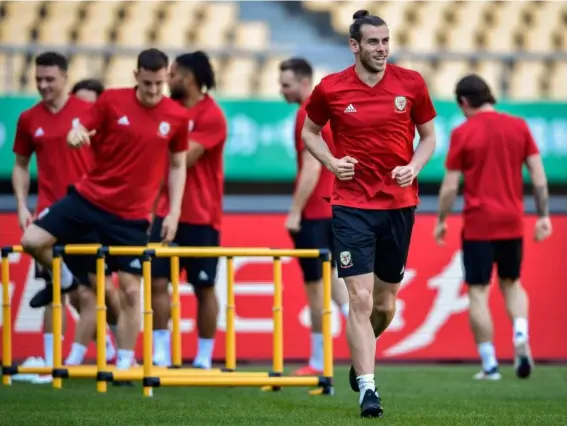  ?? (AFP) ?? Gareth Bale trained with his teammates in Guangzhou