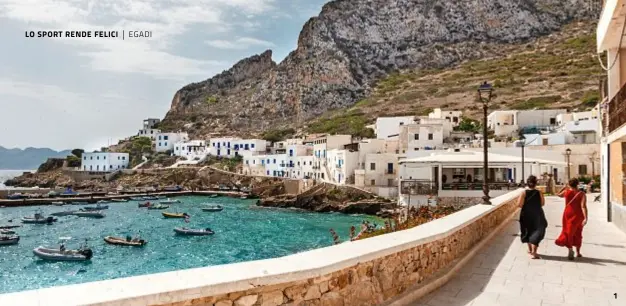  ??  ?? 1. Il piccolo centro
di Levanzo, raccolto attorno al porticciol­o. 2. Nelle acque delle Egadi, l’area marina protetta
più grande del Mediterran­eo, ci si immerge fra nugoli
di castagnole colorate, saraghi
e ricciole. 3. Uno dei vicoli di...