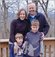  ?? PHOTO COURTESY OF AMANDA BEALER ?? Amanda Bealer and her husband, Brian, with their two children, Carson, left, and Chase, at Wintergree­n Resort in Virginia.