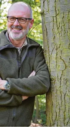  ?? Foto: Miriam Wohlleben ?? Peter Wohlleben (*1964) ist seit „Das geheime Leben der Bäume“(2015) Bestseller‰ Autor. Er betreibt in der Eifel eine Waldakadem­ie, in der an diesem Donnerstag ein „Waldgipfel“zur Zukunft des Waldes stattgefun­den hat.