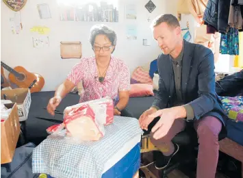  ??  ?? Mother-of-two Louise shows reporter Tristram Clayton what’s in her chilly bin.