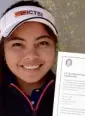  ??  ?? DOTTIE Ardina shows off her US Women’s Amateur qualifier’s certificat­e