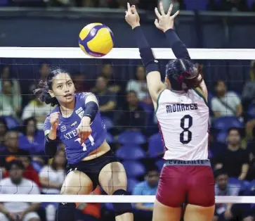  ?? ?? Ateneo de Manila University Blue Eagles’ Geezel Tsunashima scores against the defense of Bacolodnon Joan Marie Monares of University of the Philippine­s Fighting Maroons.