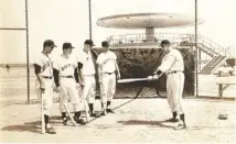  ?? GRANDE SPORTS ACADEMY ?? Giants players get hitting tips at the Francisco Grande. The complex’s observatio­n tower is in the background.