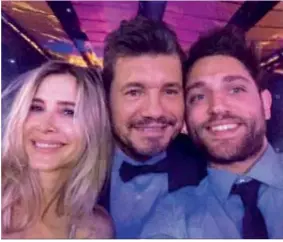  ??  ?? Marcelo Tinelli llegó más tarde en avión privado porque Guille Valdes tenía teatro. Leo los recibió feliz y se tomaron varias selfies con el Tirri y con Juan Cruz Leguizamón, amigo de Messi y ex jugador de Central Córdoba. La consigna de la fiesta fue...