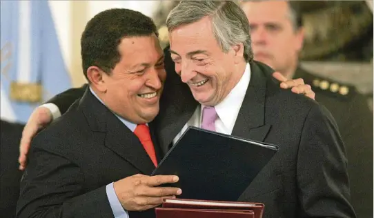  ?? ?? AFINIDADES.
Hugo Chávez y Néstor Kirchner en uno de los enuentros que sostuviero­n. Arrestos e investigac­iones pueden poner en evidencia tramas fraudulent­as.