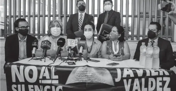  ?? FOTO: CRISTINA FÉLIX ?? > La Fiscalía, Griselda Triana y Balbina Flores al dar conocer la sentencia que se dictó contra el Quillo, por el asesinato de Javier Valdez.