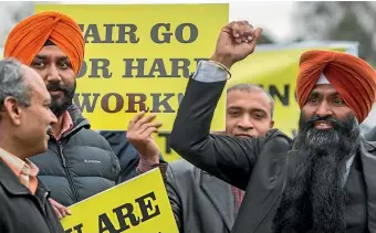  ?? JASON DORDAY/STUFF DAVID WALKER/STUFF ?? Christchur­ch taxi drivers protested outside MP Nicky Wagner’s office over a National Government policy which led to rideshare apps taking work off them.