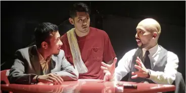  ?? — sIFu Production ?? Ismail Jamaludin ( left) and erwin shah Ismail plotting a bank robbery at a mamak stall. Ivan Chan ( middle) plays the innocent waiter.