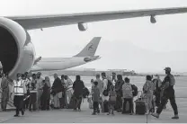  ?? Bernat Armangue / Associated Press ?? Some 200 foreigners, including Americans, board a Qatar Airways aircraft Thursday in Kabul, Afghanista­n.