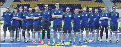  ??  ?? PREPARADOS. El Movistar Inter posa sobre la pista del Almaty Arena donde hoy buscará el pase a la final de la Copa de Europa.