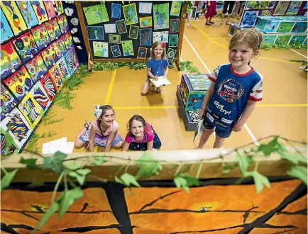  ?? PHOTO: DAVID UNWIN/STUFF ?? ‘‘Sketch artists Tessa Le Goer Francois, 7, Mikaela Murphy, 7, Kate Howard, 8, and Lucy Costley, 8, in the Winchester School hall.’’