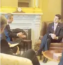  ??  ?? El gobernador se reunió ayer con el republican­o Paul Ryan.