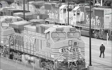  ?? Al Seib Los Angeles Times ?? LEASED FREIGHT ENGINES sit idle at a cost of $500 each per day. “Safety concerns shaped the Burlington Northern Santa Fe locomotive lease. But implementa­tion has been difficult,” Metrolink CEO Art Leahy said.