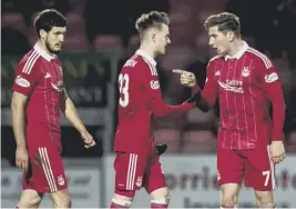  ??  ?? 2 Aberdeen midfielder­s James Maddison, centre, and Kenny Mclean, right, have a disagreeme­nt during the Dons’ defeat in Dingwall, a result that saw them fall seven points behind second-placed Rangers.