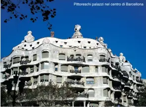  ??  ?? Pittoresch­i palazzi nel centro di Barcellona