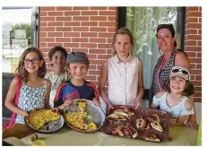  ??  ?? Les enfants ont préparé un goûter aux parents.