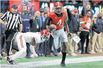  ?? MIKE EHRMANN/GETTY IMAGES ?? Georgia’s Mecole Hardman stays in bounds for an 80-yard, 3rd-quarter touchdown catch against Alabama’s Tony Brown.