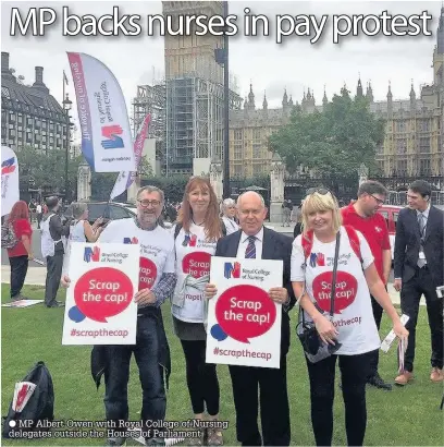 ??  ?? MP Albert Owen with Royal College of Nursing delegates outside the Houses of Parliament