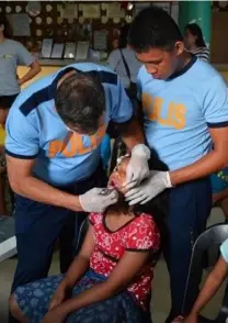  ??  ?? A girl from Bahay Kalinga undergoes dental extraction during the recent dental mission conducted by doctors of PNP Regional Crime Laboratory Office (RCLO) at Arise Ministries, Brgy. Parang, Calapan City, Oriental Mindoro. (Photo courtesy: Dennis Nebrejo, )