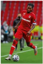  ??  ?? Evergreen…Antwerp striker Mbokani