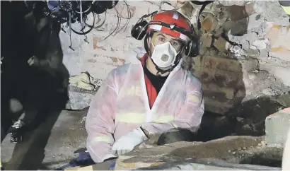  ?? Picture: Reuters ?? RISKY BUSINESS. A rescue team member during a search at a collapsed building yesterday after the 7.1 earthquake in Mexico City last week.