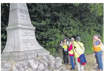  ??  ?? Monument érigé en l’honneur de l’armée de Bretagne, situé sur la butte du camp, route de Sillé.