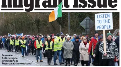  ?? ?? Pressure: Anti-refugee protesters in Roscrea at the weekend