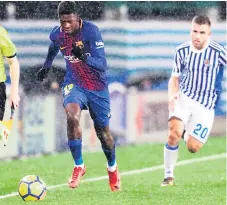  ??  ?? INFORTUNIO. Dembélé se lesionó en el partido del Barcelona y el Real Sociedad.