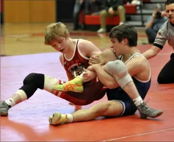  ?? Ken Wunderley/Tri-State Sports & News Service ?? Latrobe’s Vinny Kilkeary, right, was the first member of the Pennsylvan­ia All-Star Team to record a victory in the feature match of the Pittsburgh Wrestling Classic, beating Braeden Davis of Michigan’s Dundee High School, 5-2, at 127 pounds.