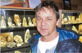  ?? WALTER ?? Michael Ottmann, geschulter Mineralien­sammler, ist steinreich