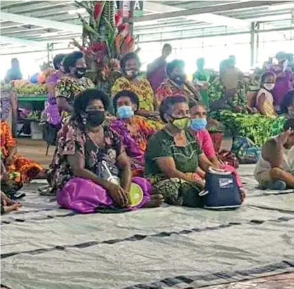  ?? ?? Members of the Nausori Market Vendors Associatio­n during the Christmas party .