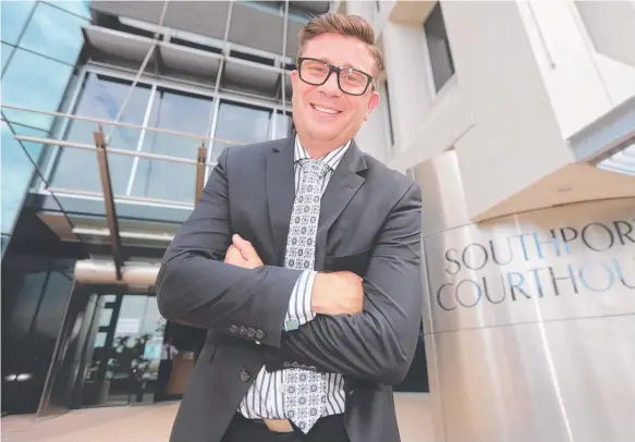  ?? Picture: MIKE BATTERHAM ?? Leading Gold Coast criminal lawyer Michael Gatenby outside Souhtport Courthouse.