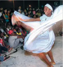  ?? ARCHIVO ?? Las mujeres afrodescen­dientes muestran sus encantos con las danzas.