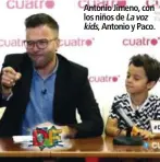  ??  ?? Antonio Jimeno, con los niños de La voz kids, Antonio y Paco.