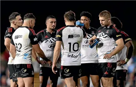  ?? PHOTOSPORT ?? The Crusaders search for answers during their 24-21 loss to the Waratahs.