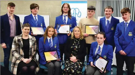  ?? SITTING FROM LEFT; Mairéad Corridan,
BACK FROM LEFT: Greg Curran, Konrad ?? Castleisla­nd Community College students, who were honoured at the recent Kerry ETB awards. acting deputy principal; Ellie Lenihan; Theresa Landers, acting principal; and Siobhán O’Donoghue. Kloskowski, Robbie Carroll, Kevin Keane, Micheál O’Shea and Adam Joy.