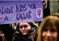  ?? AP ?? Una joven durante una manifestac­ión feminista en Pamplona.